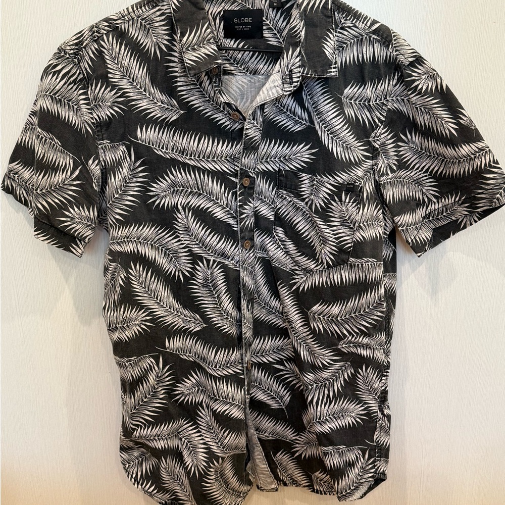 Globe Men's Dark Grey and Cream Leaf Print Shirt - Medium